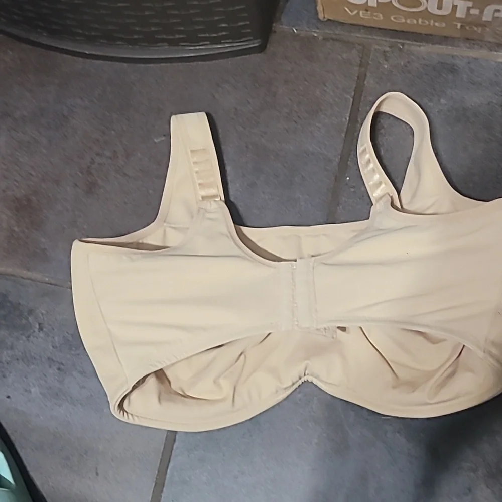 NWOT Wacoal Simone Sport High Impact Underwire Bra (style 855170) 40H/DDDDD - Picture 4 of 5